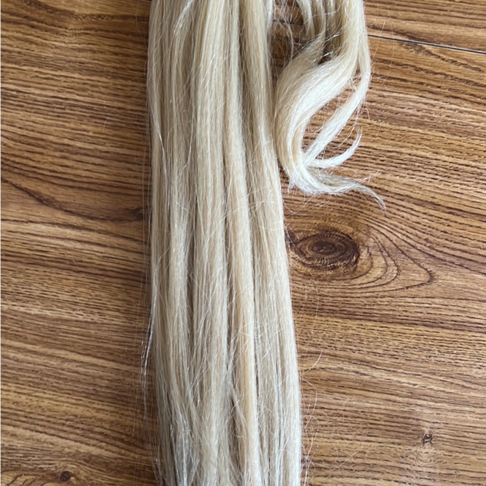 INH ponytails -Brit in good condition. I never wore it.